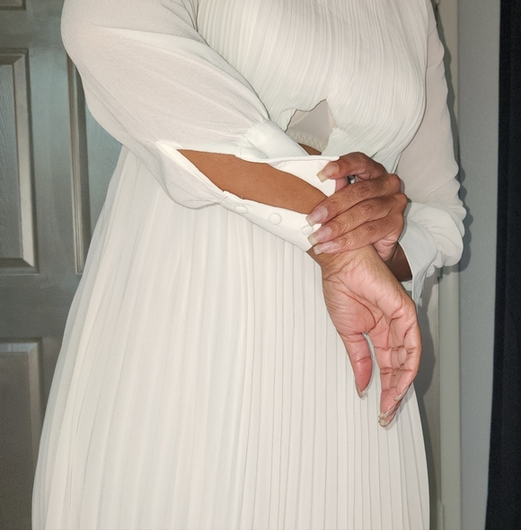 NEW White floor length pleated long sleeve cutout gown Size 8 - Picture 7 of 16